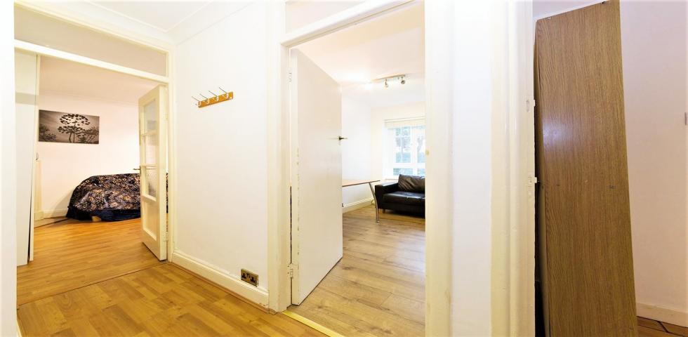 			2 Bedroom, 1 bath, 1 reception Flat			 Mapesbury Road, Brondesbury 